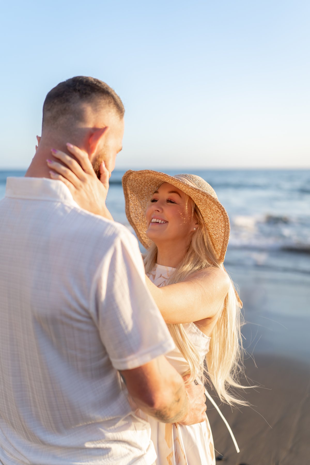 Séances photo de couple : Capturer vos instants de bonheur à Gran Canaria Laissez-nous capturer vos instants de bonheur à Gran Canaria. Nos séances photo de couple sont conçues pour immortaliser votre amour. Réservez votre séance dès aujourd'hui!