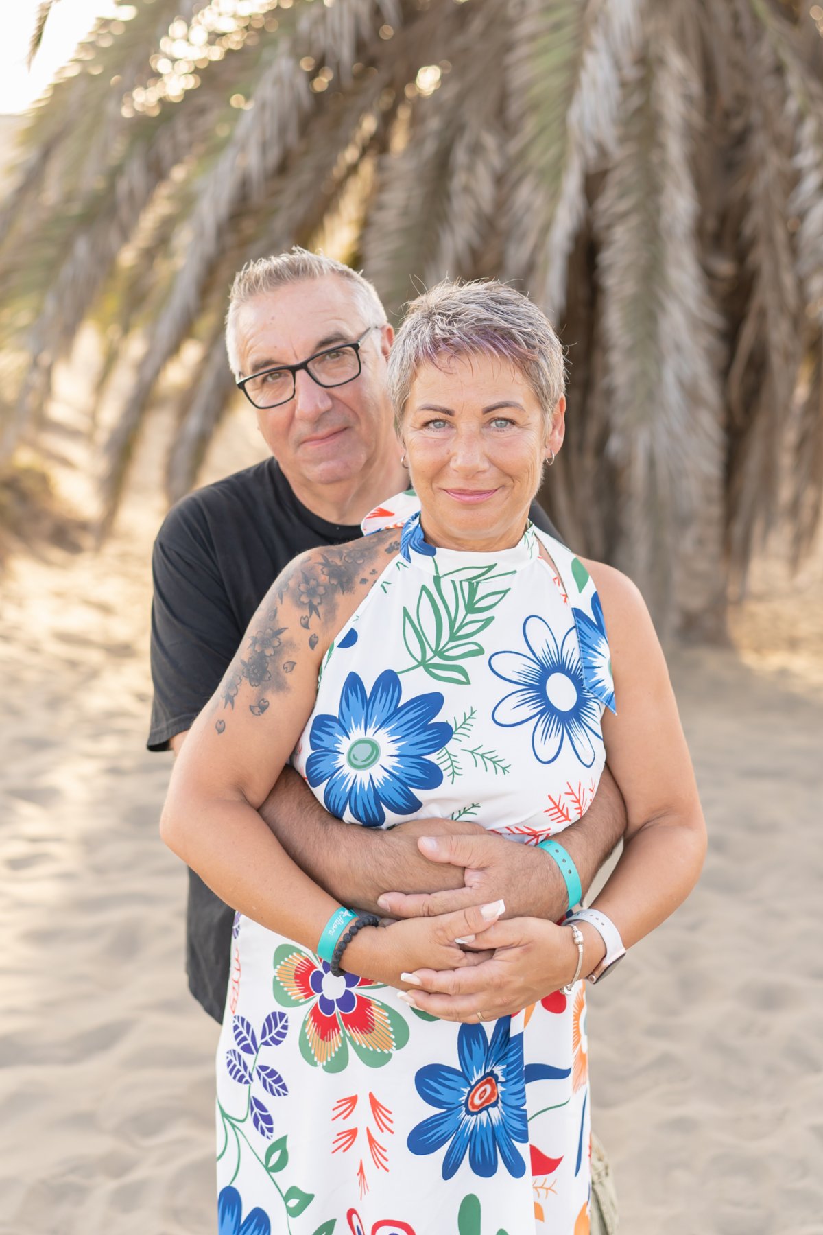 Séances photo de couple : Capturer vos instants de bonheur à Gran Canaria Laissez-nous capturer vos instants de bonheur à Gran Canaria. Nos séances photo de couple sont conçues pour immortaliser votre amour. Réservez votre séance dès aujourd'hui!