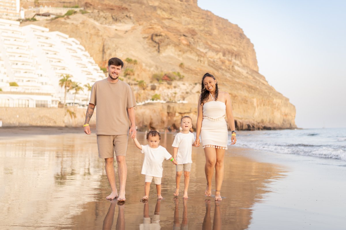 Séance photo de couple : Moments d'amour capturés à Gran Canaria Explorez notre galerie de séances photo de couples, magnifiquement immortalisées à Gran Canaria. Réservez votre séance dès aujourd'hui pour des souvenirs éternels.