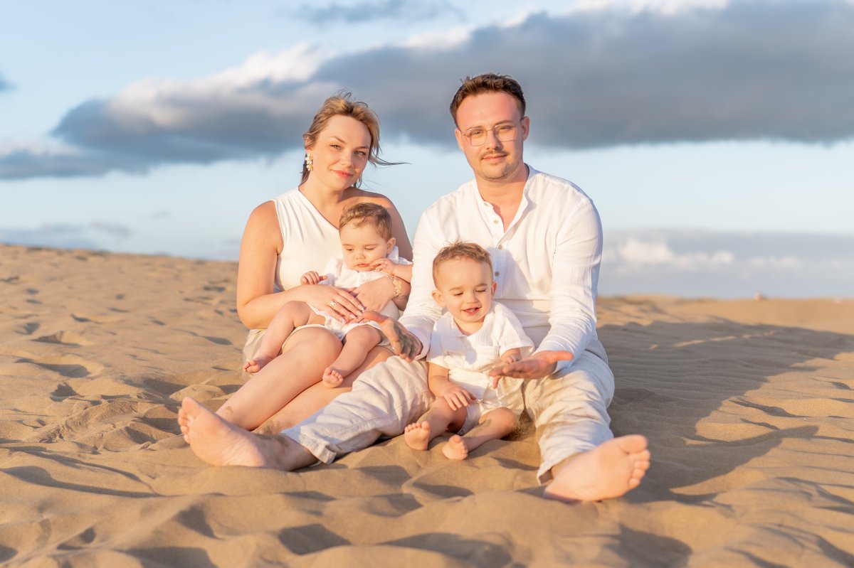 Photographe de famille à Gran Canaria : Des souvenirs inoubliables pour toute la famille Découvrez nos séances photo de famille à Gran Canaria. Des souvenirs inoubliables pour vous et votre famille. Réservez dès maintenant pour une expérience unique!