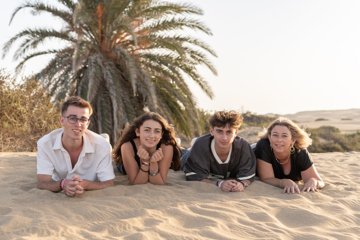 Séances photo de couple à Gran Canaria : Capturer vos moments précieux Explorez nos séances photo de couple à Gran Canaria. Des moments d'amour et de complicité immortalisés pour l'éternité. Réservez votre séance dès maintenant!