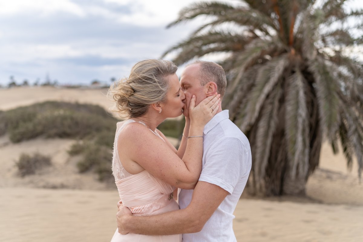 Love Story à Gran Canaria : Des moments romantiques pour toujours Laissez-nous capturer votre Love Story à Gran Canaria. Des moments romantiques et intimes immortalisés pour toujours. Réservez votre séance dès aujourd'hui pour des souvenirs éternels!